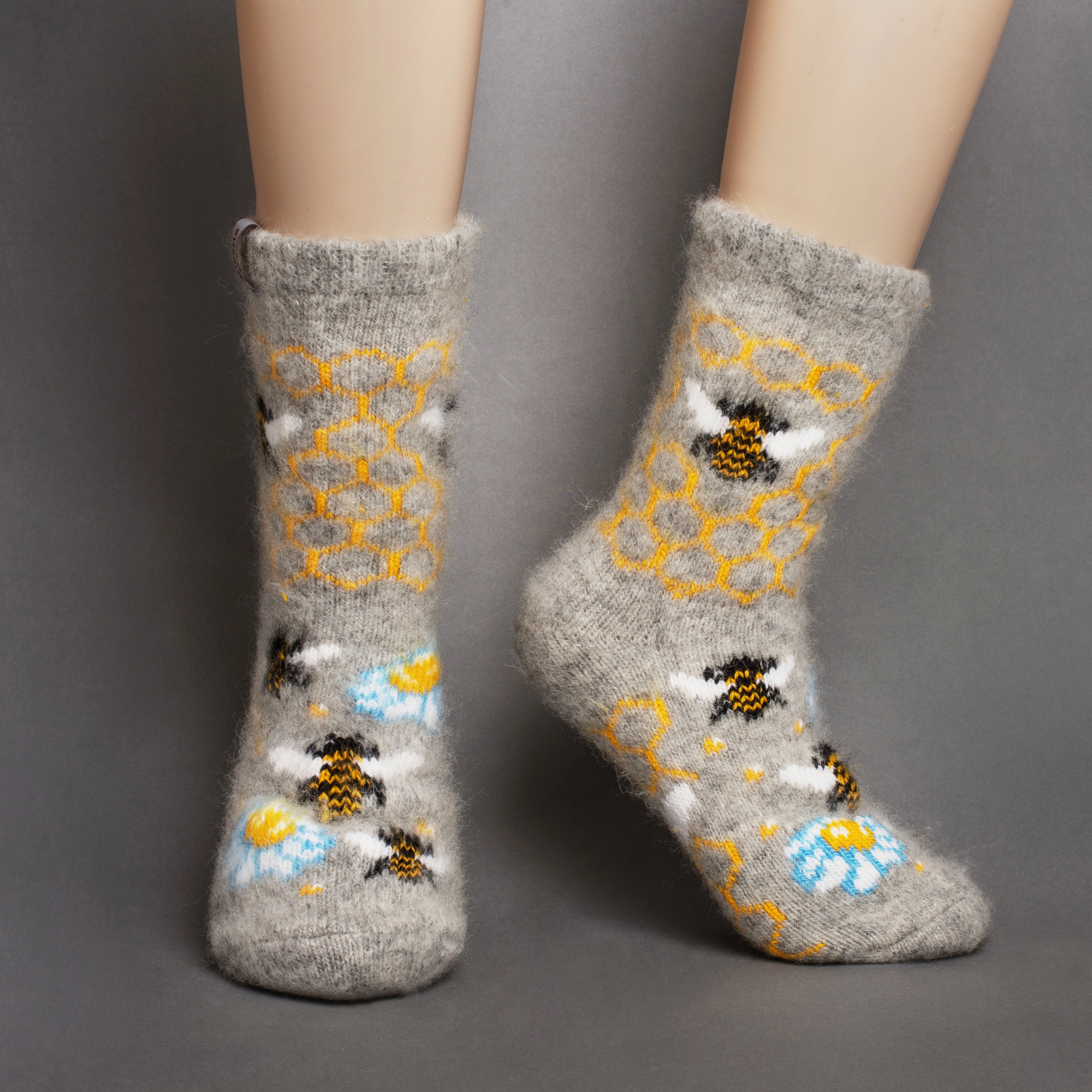 Cozy Bee Merino Crew Socks: Warm Comfort for Your Everyday Adventures.